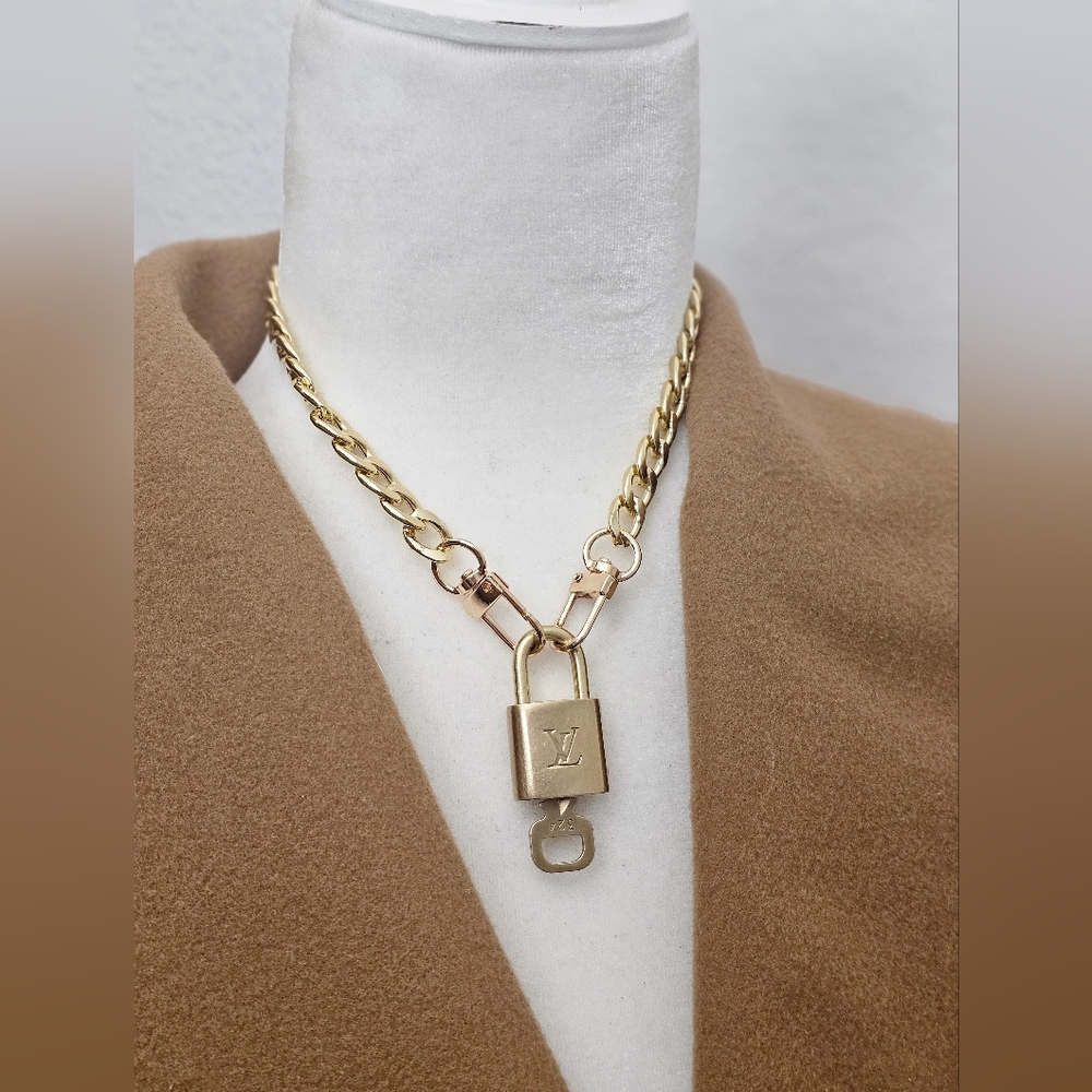 🔥😍 Authentic Louis Vuitton Padlock and Key 🔥😍 - Picture 5 of 7